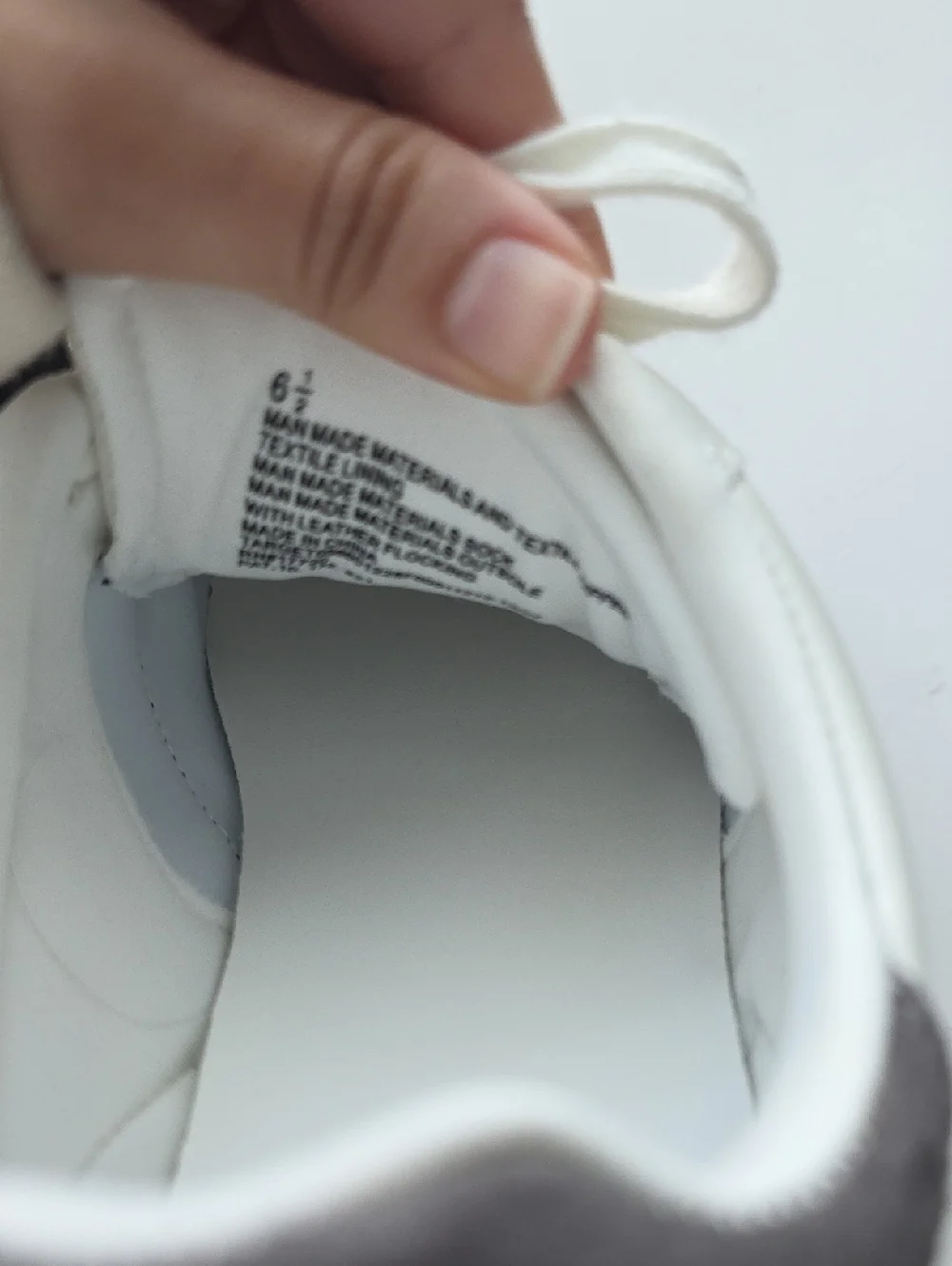 Universal Thread Cream and Black Retro-Style Sneakers with Gum Sole 6.5